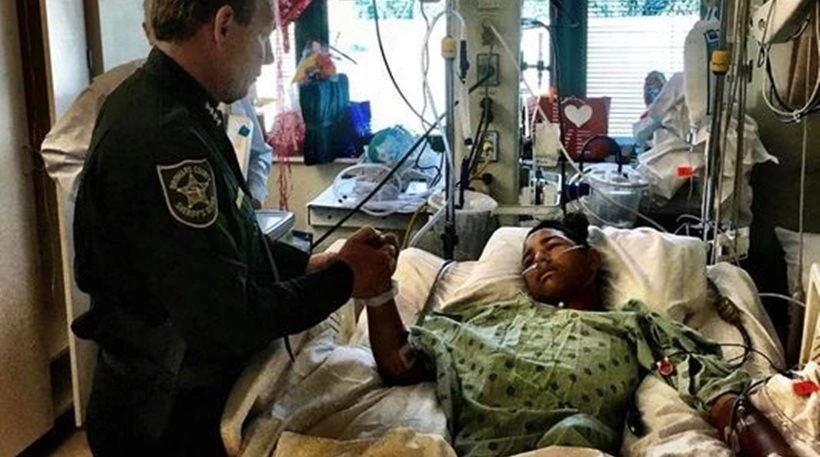 15χρονος «ήρωας» δέχθηκε πέντε σφαίρες για να σώσει τους συμμαθητές του κατά το μακελειό στη Φλόριντα